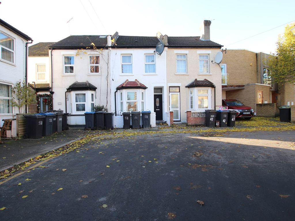 3 bed terraced house to rent in Fawcett Road, Croydon CR0, £2,200 pcm