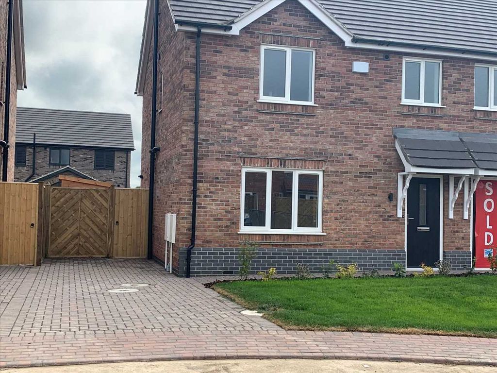 3 bed semidetached house to rent in Elswick Hopper Close, Brigg DN20