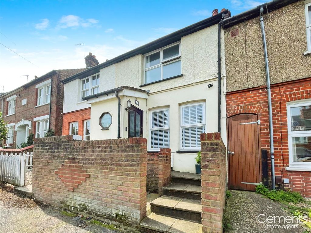 3 bed property for sale in Winifred Road, Hemel Hempstead HP3, £445,000