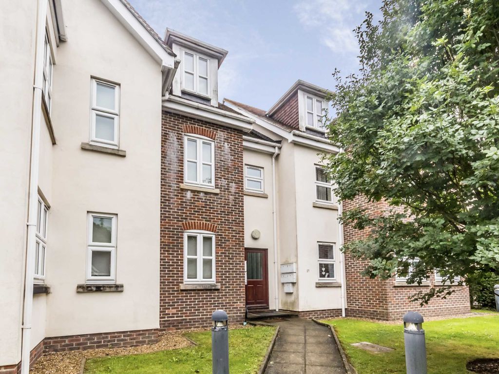 2 bed flat to rent in Stanley Park Road, Carshalton SM5, £1,475 pcm