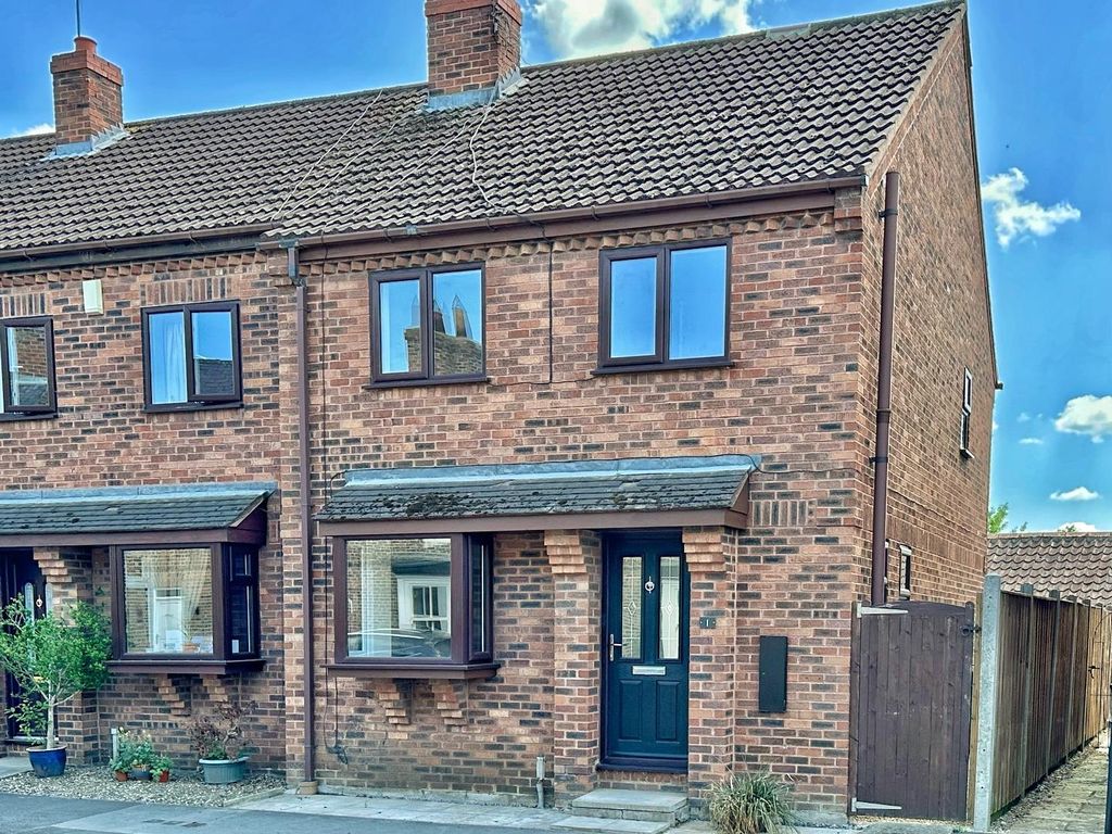 3 bed end terrace house for sale in High Farm Cottages, Raskelf Road