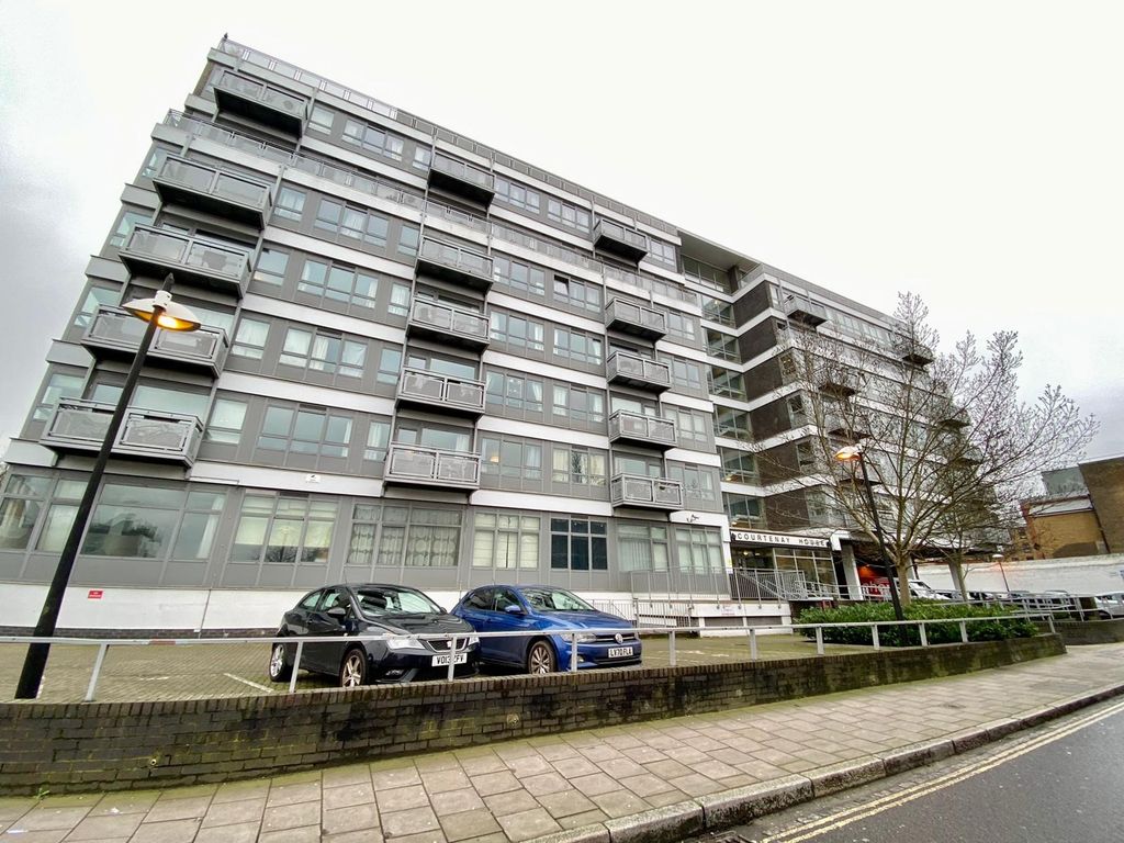 2 bed flat to rent in Brixton Hill, London SW2, £2,000 pcm Zoopla