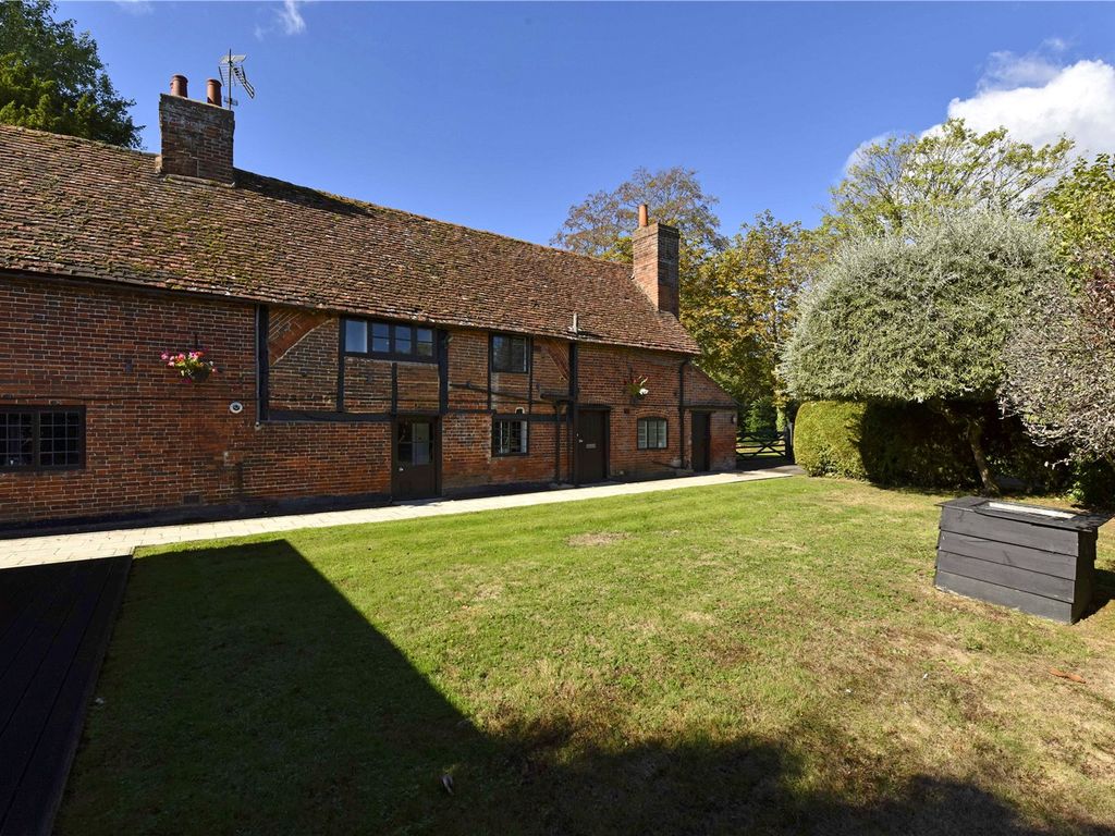 4 bed detached house to rent in Hurst Lodge, Broad Common Road, Reading