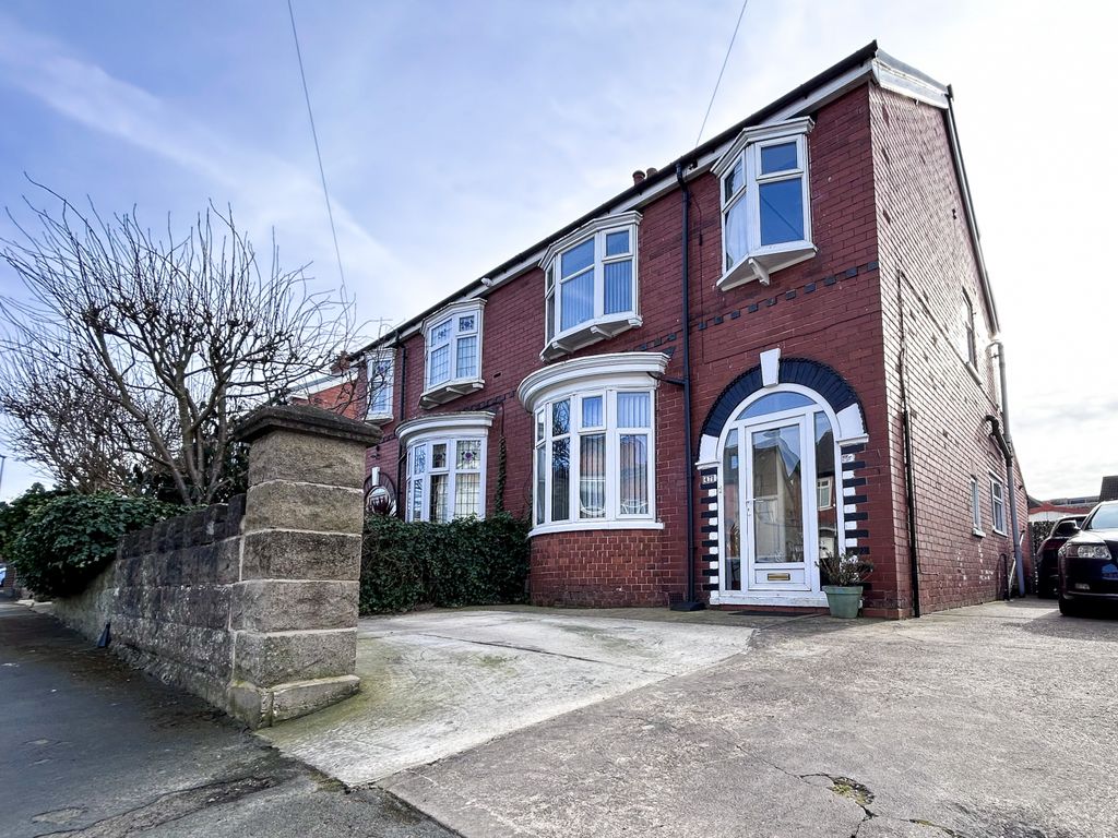 3 bed semidetached house for sale in ster Avenue, Scunthorpe DN15
