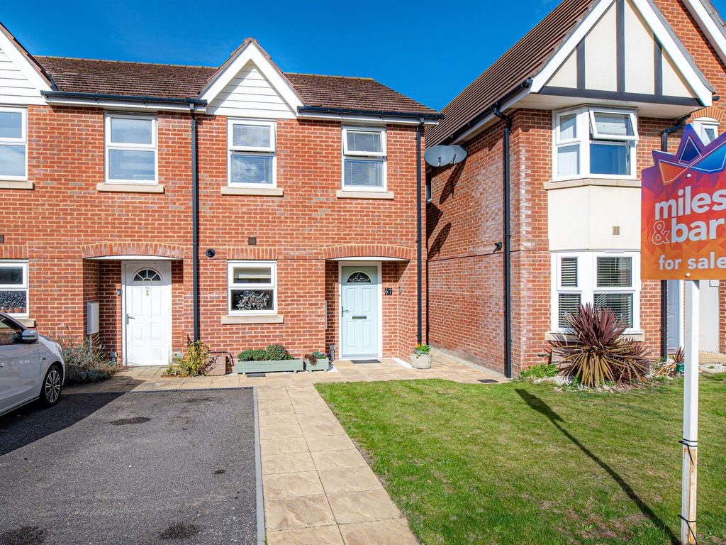 2 bed end terrace house for sale in Kings Avenue, Ashford TN23, £