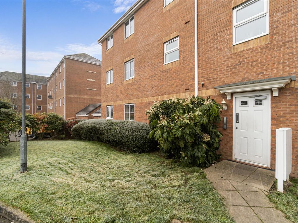 2 bed flat for sale in Moor Street, Brierley Hill DY5, £110,000 Zoopla