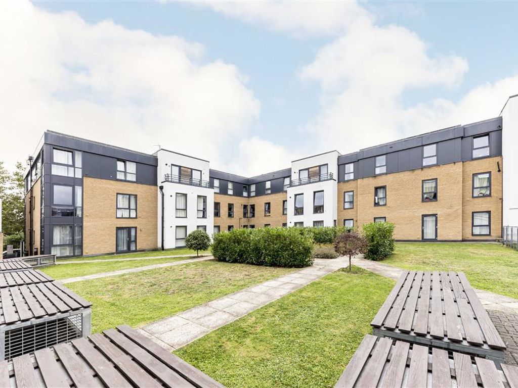 1 bed flat for sale in Somerset Road, Teddington TW11, £375,000 Zoopla