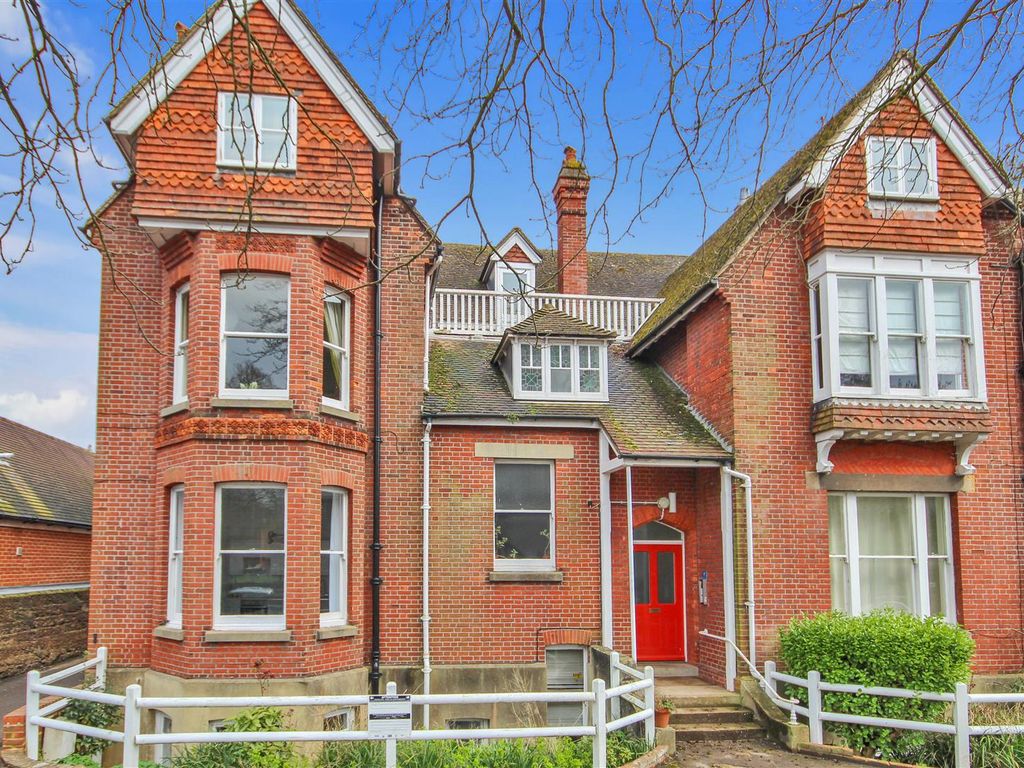 2 bed flat to rent in Preston Park Avenue, Brighton BN1, £1,495 pcm