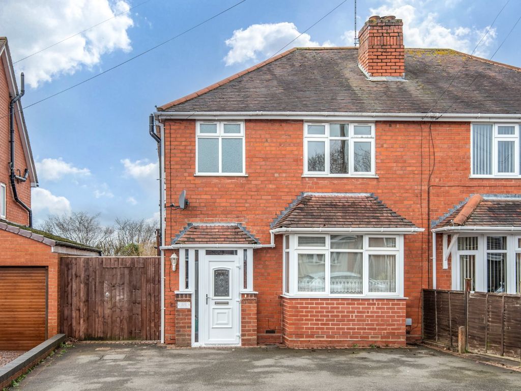 3 bed semidetached house to rent in Elm Grove, Bromsgrove
