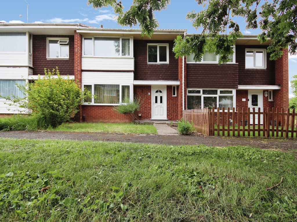 3 bed terraced house for sale in Laburnum Drive, Whitnash, Leamington