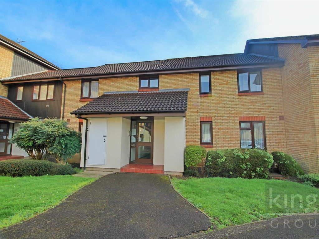 2 bed flat for sale in King Arthur Court, Cheshunt, Waltham Cross EN8