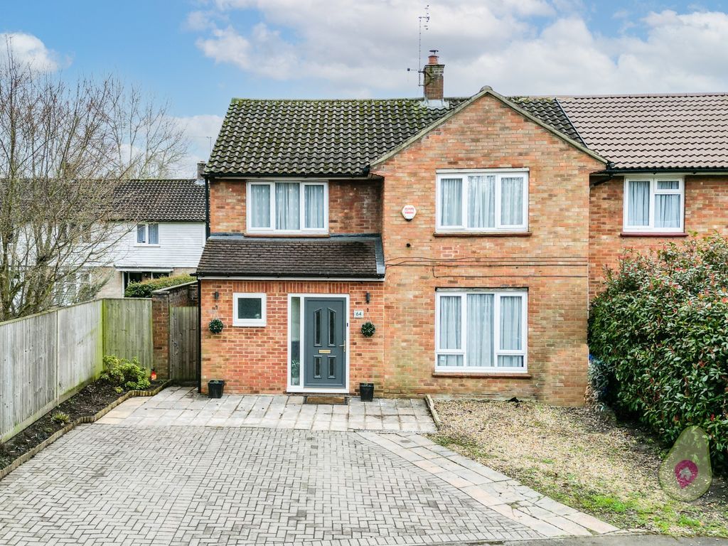 4 bed end terrace house for sale in Drovers Way, Harman's Water