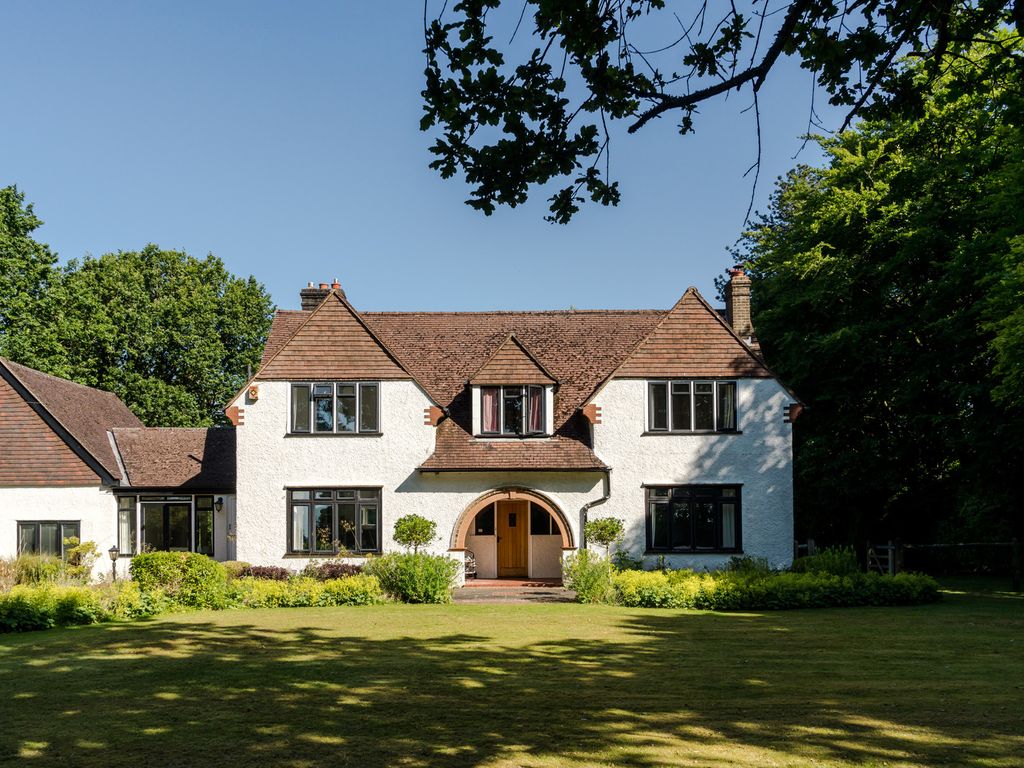 5 bed detached house for sale in Grasslands, Woldingham, Surrey CR3, £