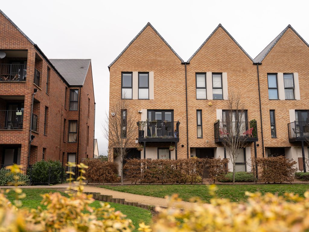 4 bed town house for sale in Upton Walk, Telford TF1, £240,000 Zoopla