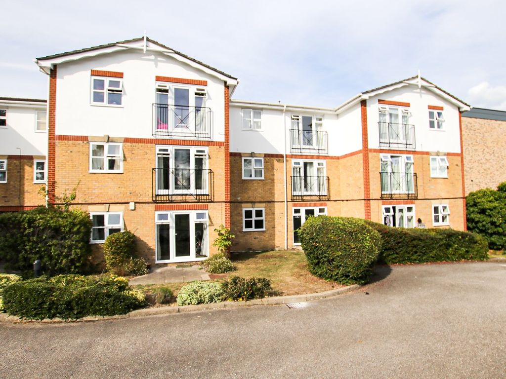 1 bed flat to rent in Springfield Road, Wallington SM6, £1,200 pcm Zoopla