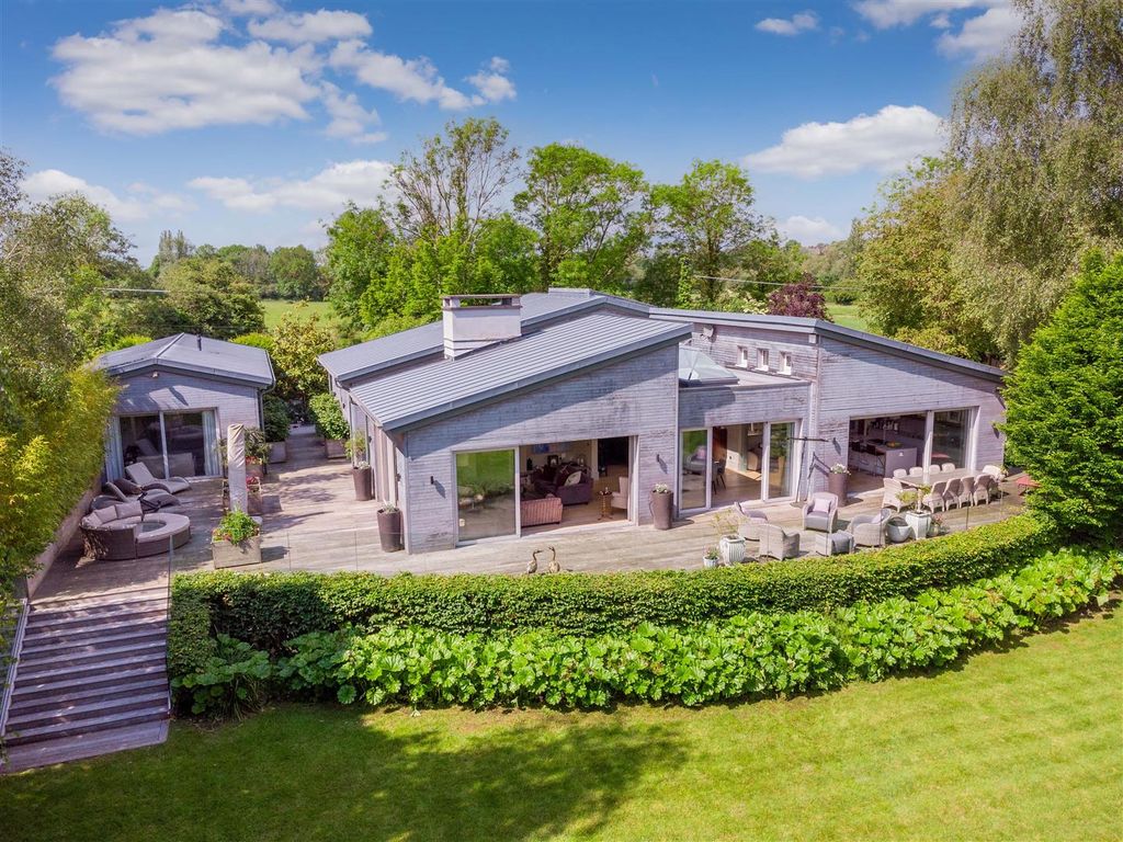 4 bed detached house for sale in Loddon Drive, Wargrave, Reading RG10