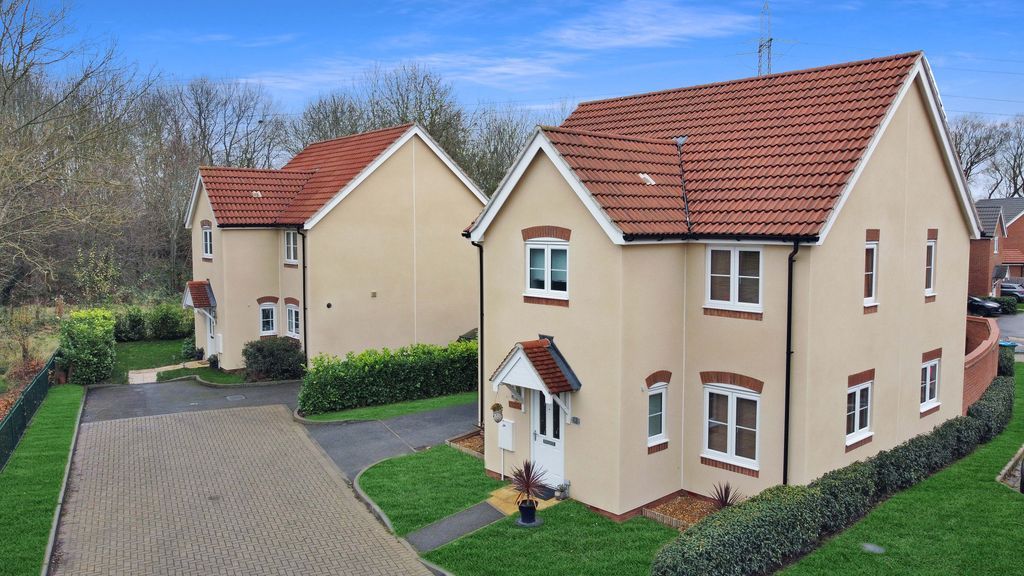 4 bed detached house for sale in Harvest Close, Aylesbury HP21 Zoopla