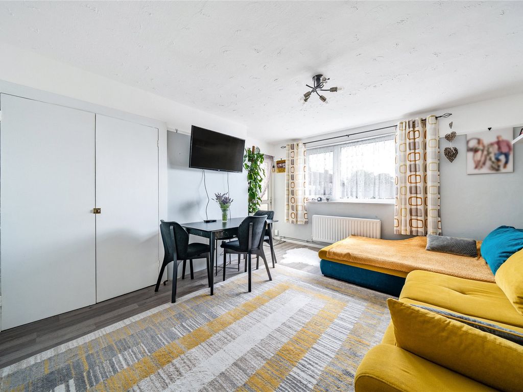 2 bed flat for sale in Walton OnThames, Surrey KT12 Zoopla