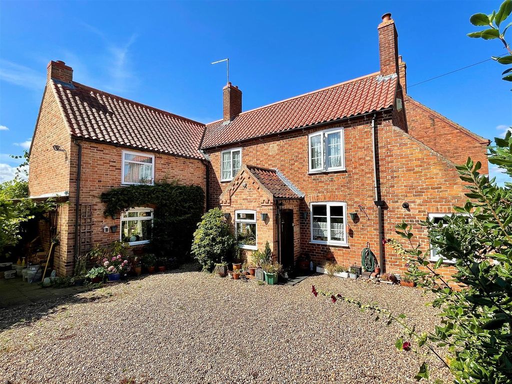 4 bed detached house for sale in Dykes End, Collingham, Newark NG23