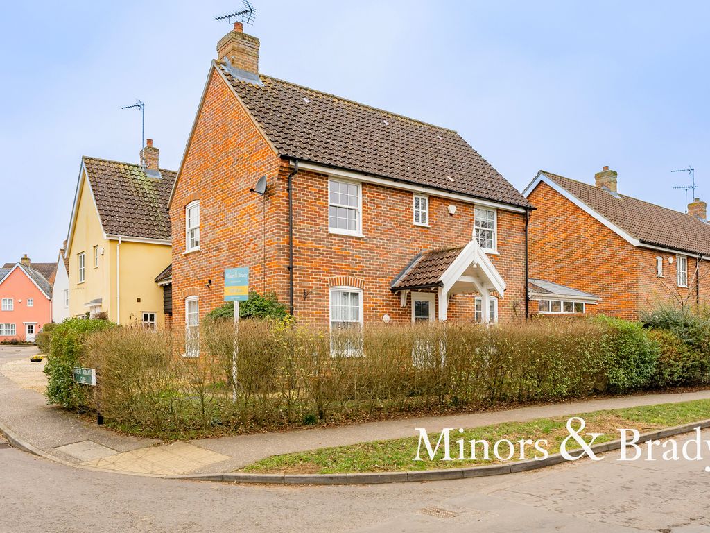 4 bed linkdetached house for sale in Mill Road, Horstead, Norwich NR12