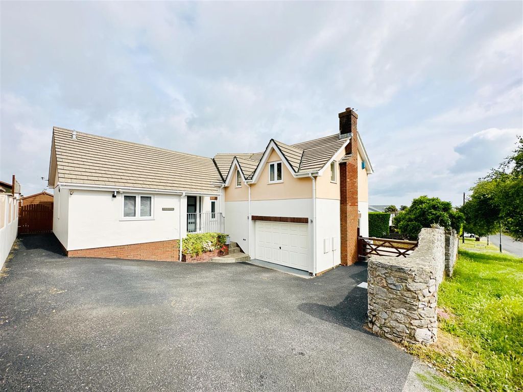 4 bed detached house for sale in Victoria Road, Brixham TQ5, £850,000