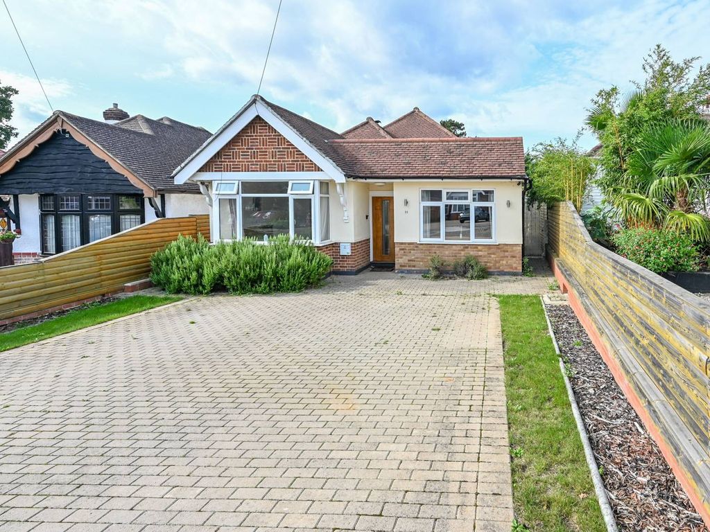 4 bed bungalow for sale in The Warren, Worcester Park KT4, £900,000