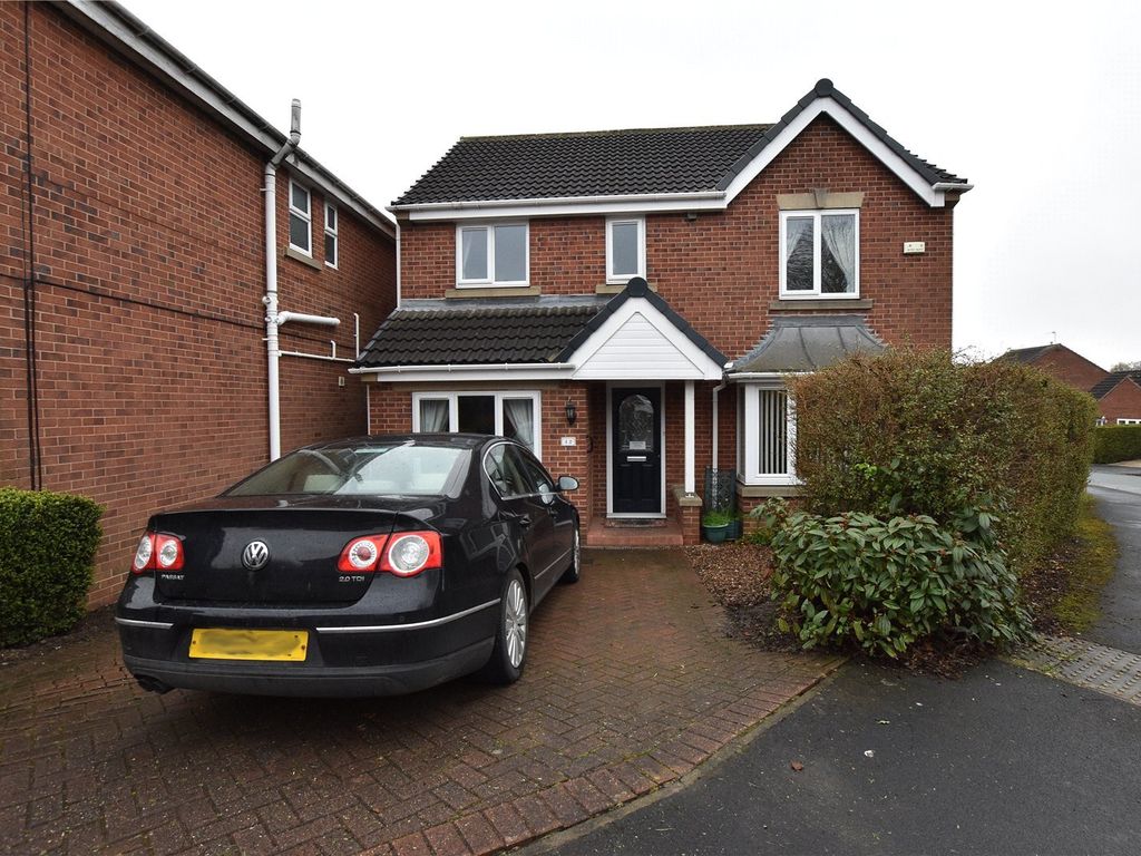 4 bed detached house for sale in Laurel Hill Way, Leeds, West Yorkshire
