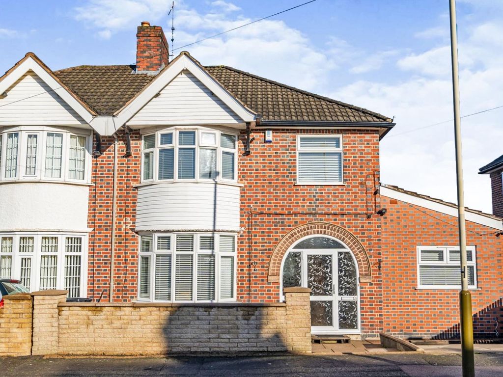 4 bed semidetached house for sale in Peters Drive, Humberstone