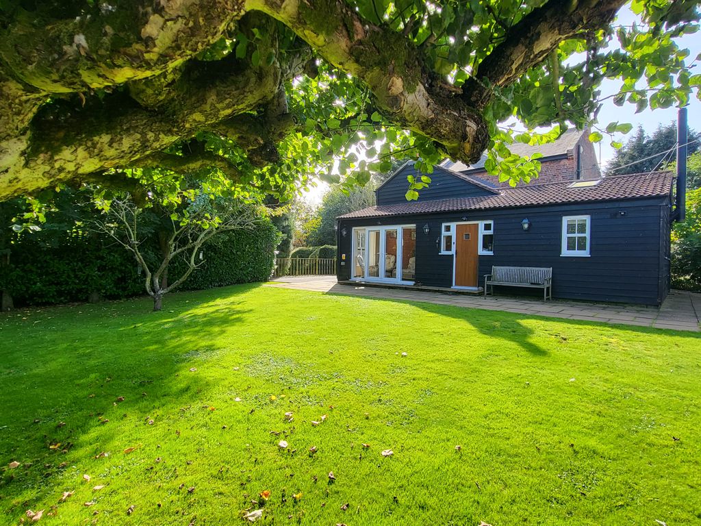 4 bed detached house to rent in Redmoor Bank, Wisbech PE14, £2,200 pcm