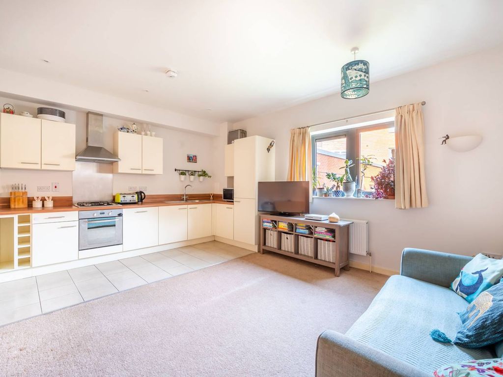 Byron Court, Earlsfield, London SW17  