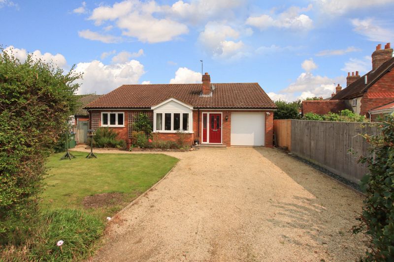 3 bed bungalow for sale in Green End Street, Aston Clinton, Aylesbury HP22, £600,000 Zoopla