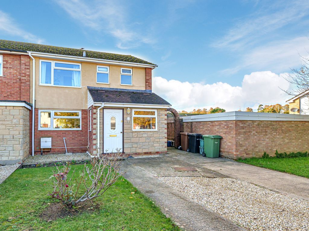 3 bed end terrace house for sale in Fettiplace Road, Marcham, Abingdon