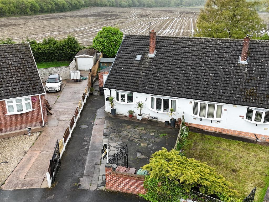 3 bed semidetached bungalow for sale in Pendennis Avenue, South