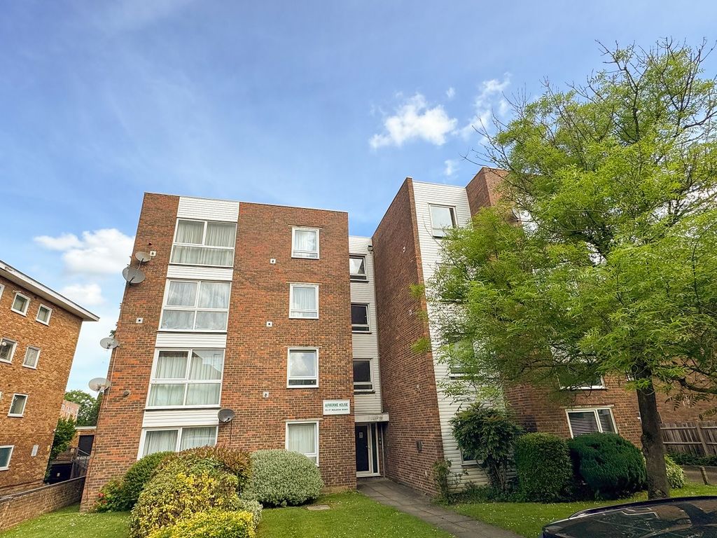 1 bed flat for sale in Maldon Road, Wallington, Surrey SM6, £220,000