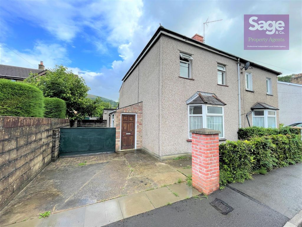 3 bed semidetached house for sale in Phillip Street, Risca, Newport