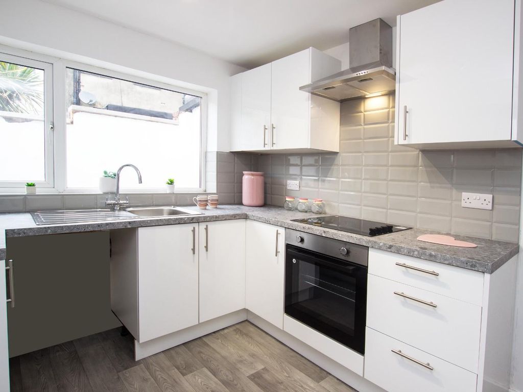 2 bed terraced house to rent in Street, Darwen BB3, £650 pcm