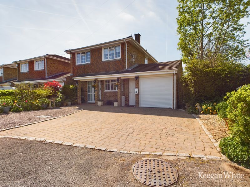 4 bed detached house for sale in The Rosary, Holmer Green, High