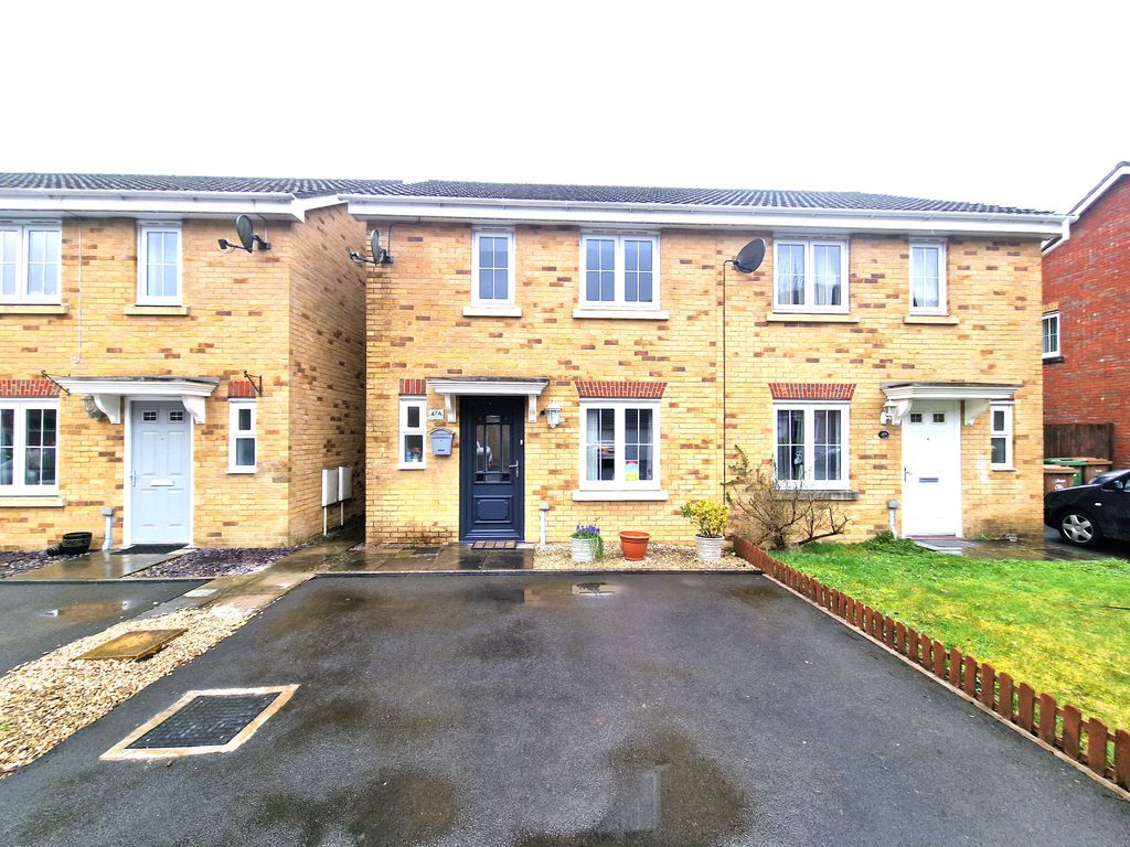 3 bed semidetached house for sale in Coed Celynen Drive, Newport NP11