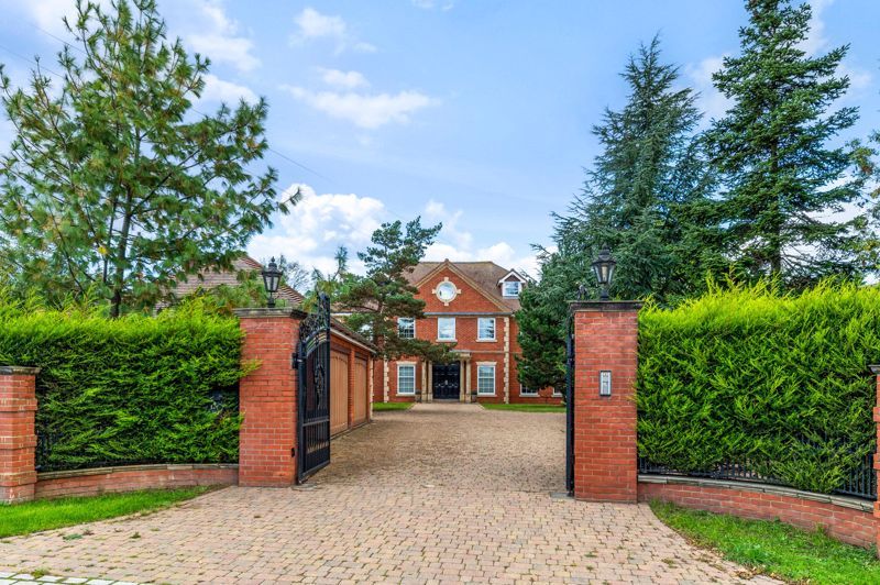 5 bed detached house for sale in Birchwood Road, Dartford DA2, £