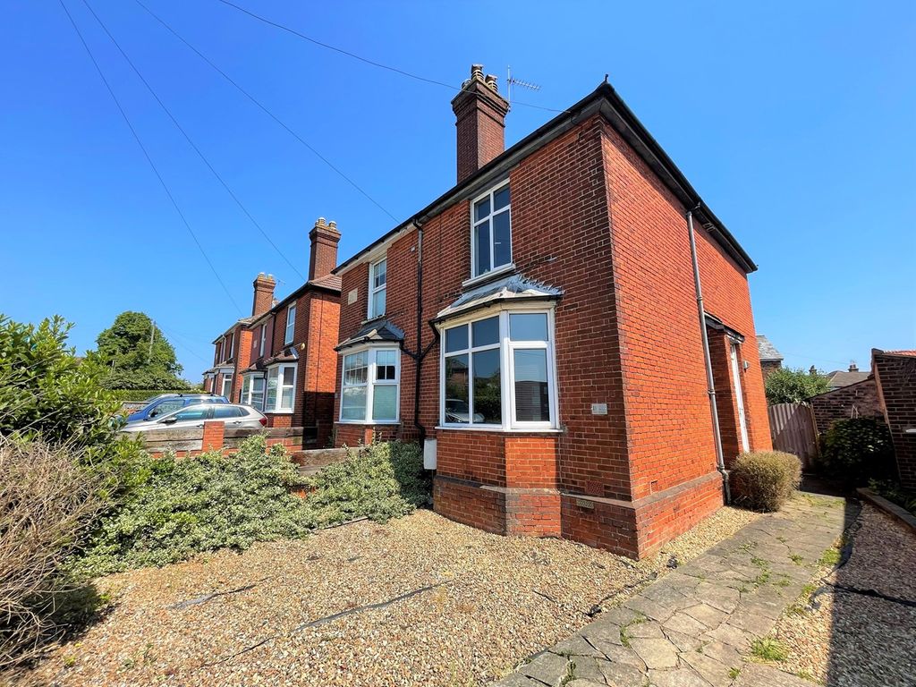 3 bed semidetached house for sale in Worplesdon Road, Guildford GU2
