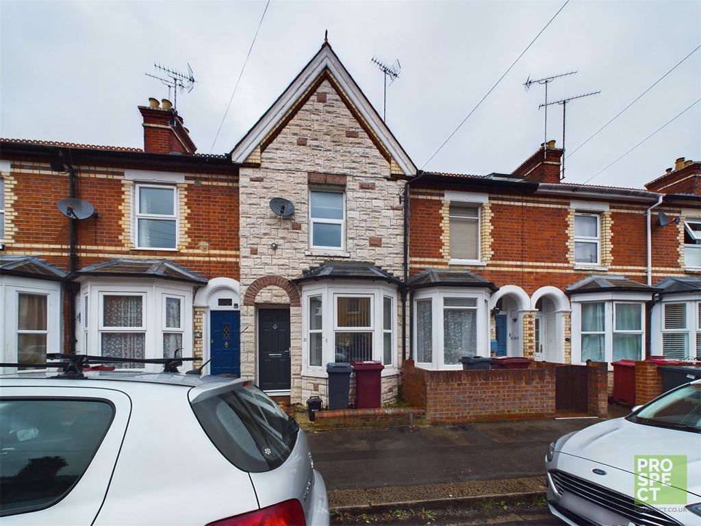 2 bed terraced house for sale in Norton Road, Reading, Berkshire RG1, £