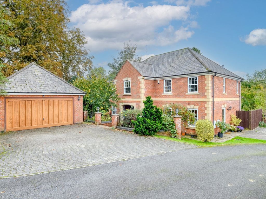 5 bed detached house for sale in Manders Close, Astwood Bank, Redditch