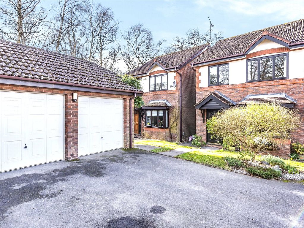 3 bed detached house for sale in Norman Keep, Warfield, Berkshire RG42