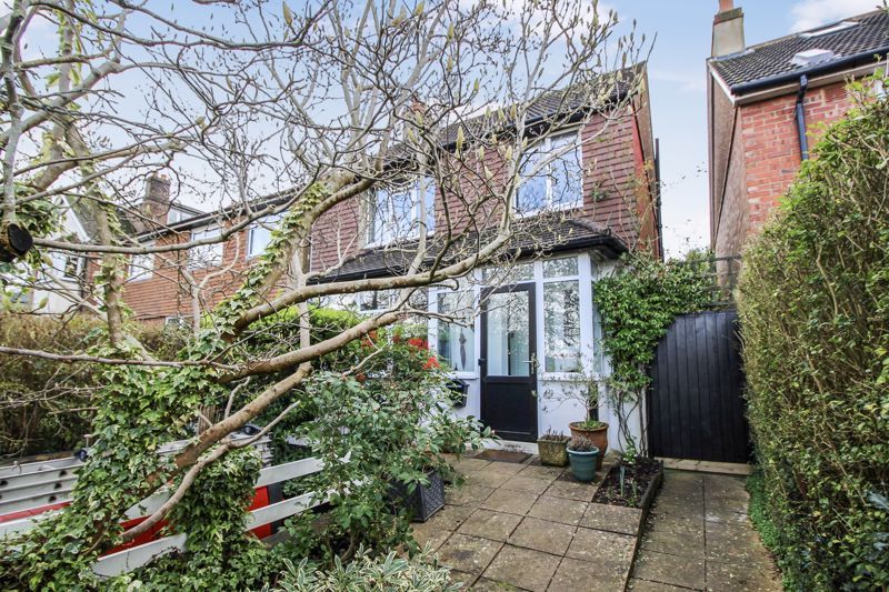 3 bed detached house for sale in Chaldon Road, Caterham CR3, £599,950