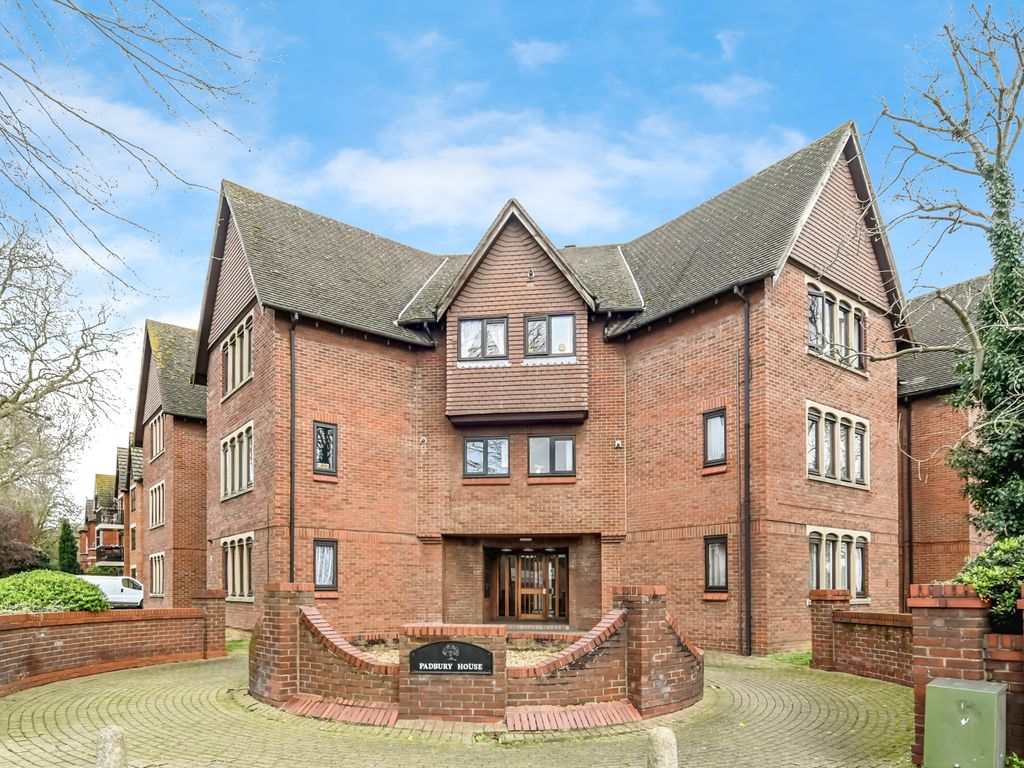 2 bed flat for sale in Bromham Road, Bedford, Bedfordshire MK40, £