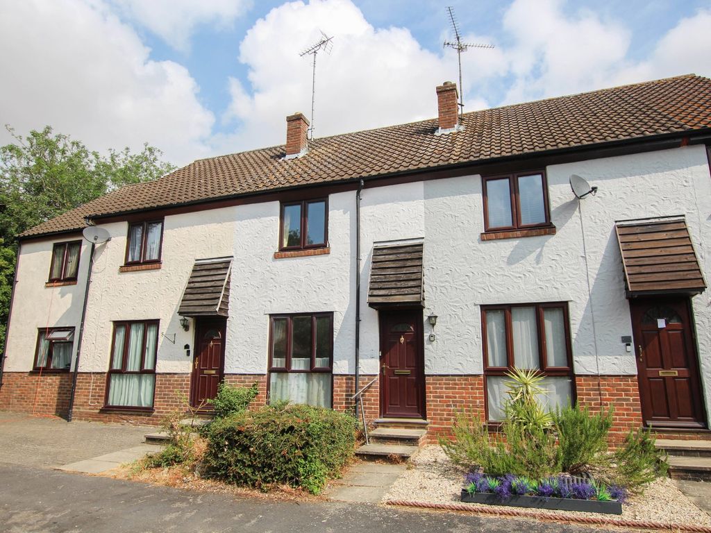 2 bed terraced house for sale in Colehills Close, Clavering, Saffron