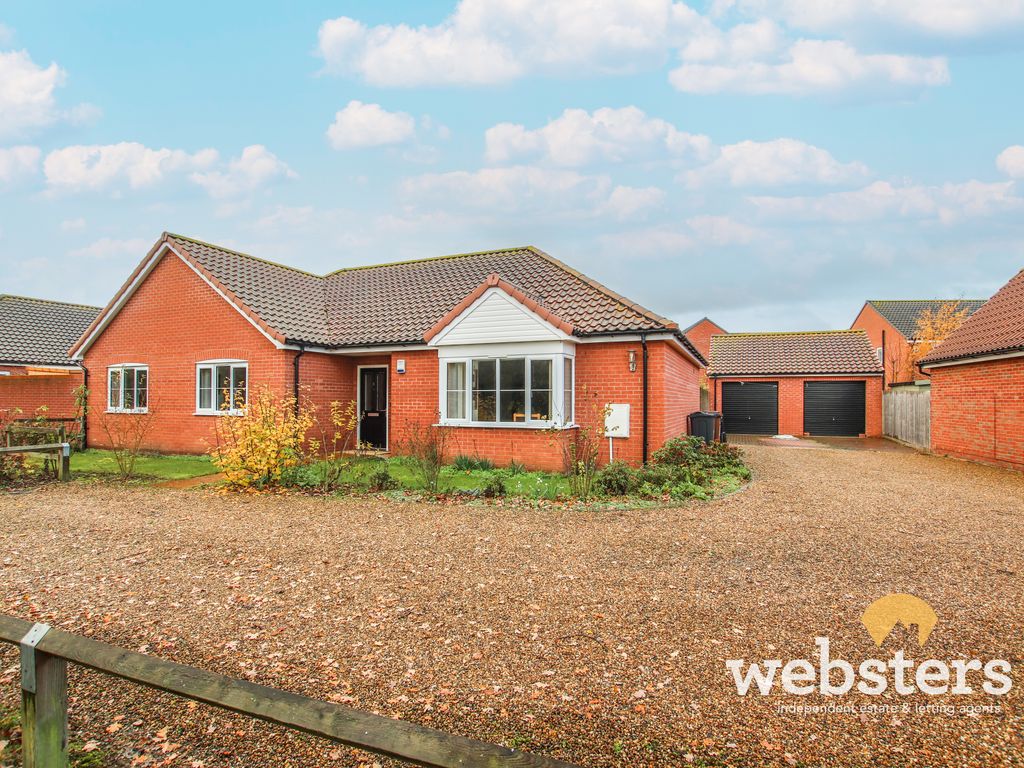 3 bed detached bungalow for sale in Somme Close, Wymondham NR18 Zoopla