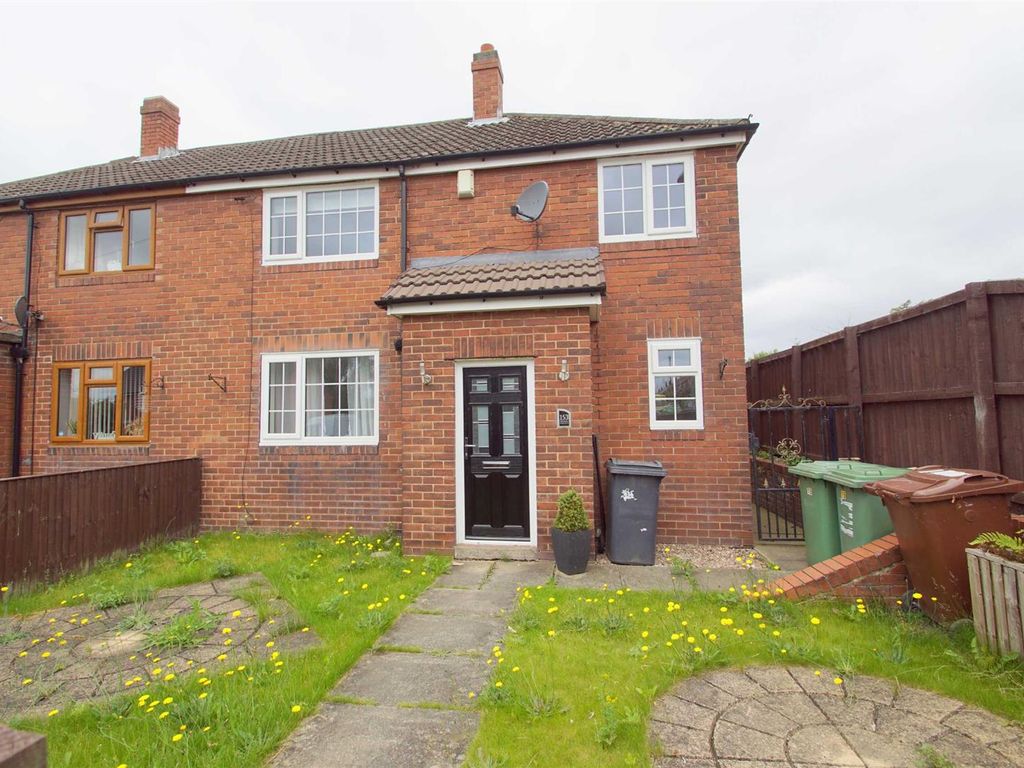 3 bed semidetached house to rent in Manor Crescent, Rothwell, Leeds