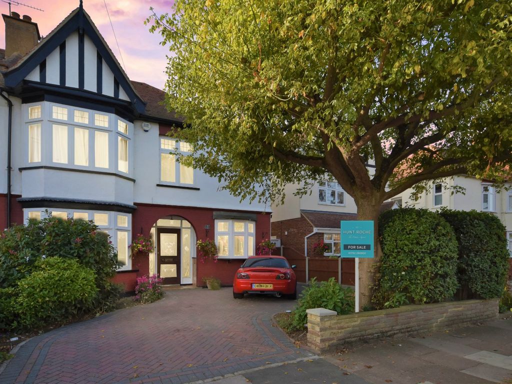 5 bed semidetached house for sale in Church Road, South Shoebury