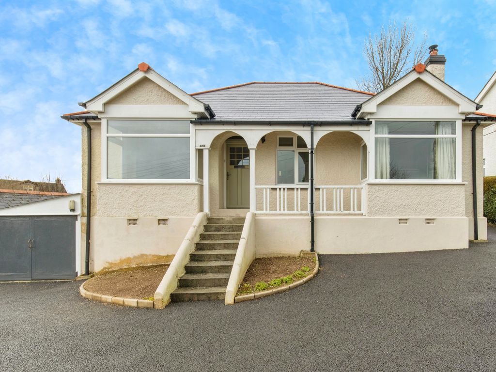 3 bed bungalow for sale in Launceston Road, Bodmin, Cornwall PL31, £